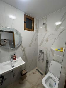 Kupatilo u objektu Vjollca`s Home