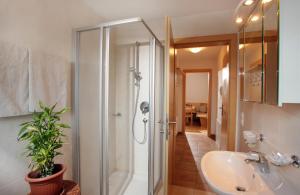 Kúpeľňa v ubytovaní Appartement Dorfblick Top 1