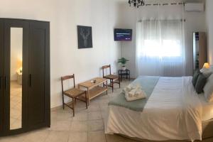 Ένα ή περισσότερα κρεβάτια σε δωμάτιο στο Roux apartment