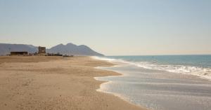 an empty beach with the ocean in the background at apartamento Cabo de Gata in El Cabo de Gata