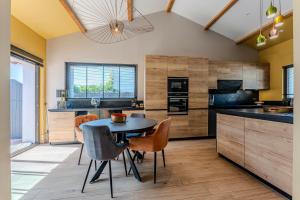 Afbeelding uit fotogalerij van Villa avec Piscine La Teste de Buch in La Teste-de-Buch