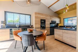 Afbeelding uit fotogalerij van Villa avec Piscine La Teste de Buch in La Teste-de-Buch +23 foto's