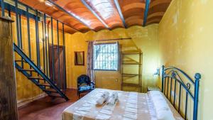 Postel nebo postele na pokoji v ubytování Casa Posada Algarinejo by Ruralidays + 12 fotografií