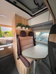 Furgoneta Camper Canarias的休息区