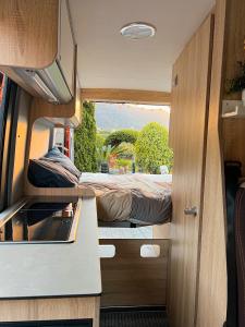 Furgoneta Camper Canarias客房内的一张或多张床位