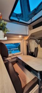 Furgoneta Camper Canarias的休息区