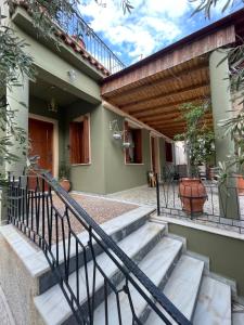 Φωτογραφία από το άλμπουμ του Beachfront Estate in Agios Isidoros στο Πλωμάρι