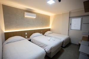 Ένα ή περισσότερα κρεβάτια σε δωμάτιο στο Terraço Flat Hotel