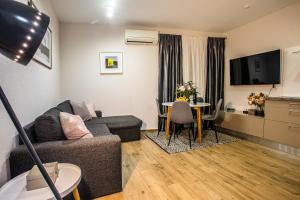 Televízia a/alebo spoločenská miestnosť v ubytovaní Luxusapartment NAV + 31 fotografií