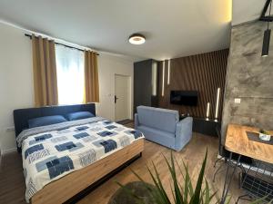 Postel nebo postele na pokoji v ubytování Central studio apartment