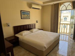 Postel nebo postele na pokoji v ubytování Al Ferdous Hotel Apartments