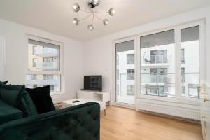 Televízia a/alebo spoločenská miestnosť v ubytovaní Przystań Letnica by Comfort Apartments