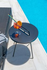 Bazén v ubytování SUN VILLA GLYFADA nebo v jeho okolí
