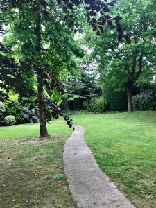 Ogród w obiekcie Caserio Arrigorri excelente ubicación jardín con barbacoa 14 plazas
