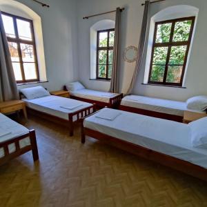Ein Bett oder Betten in einem Zimmer der Unterkunft Rhodes Youth Hostel