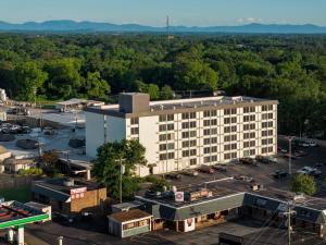 an overhead view of a building with a parking lot at USA Economy Lodge in Spartanburg