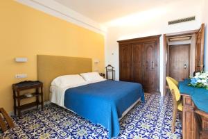 Un pat sau paturi într-o cameră la Grand Hotel Hermitage