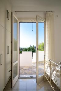 a room with a glass door leading to a balcony at ‘Sophie’s Villa’ in Naxos Chora