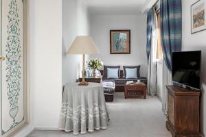 TV a/nebo společenská místnost v ubytování Es Saadi Marrakech Resort - Hotel