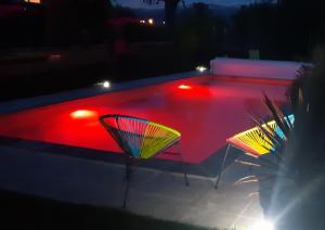 Bazén v ubytování GITE LA CLE DES CHAMPS nebo v jeho okolí + 13 fotografií