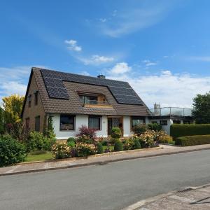 a house with solar panels on the roof at Ferienwohnung Flegessen Weserbergland in Bad Münder am Deister