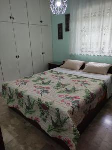 Una cama o camas en una habitación de Plateia Home
