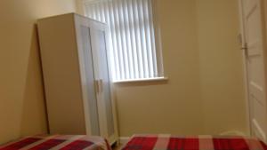 Postel nebo postele na pokoji v ubytování Luxury London Ensuite Double Room, Park free, Tram-Train!
