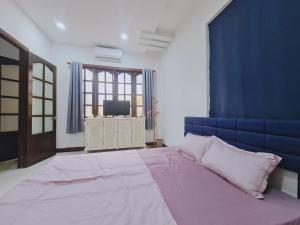 En eller flere senge i et værelse på Myths Saigon + 37 billeder