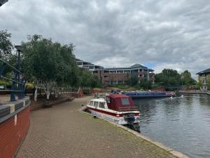 Výhled na řeku, která protéká v blízkosti apartmánu