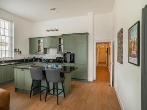 Η κουζίνα ή μικρή κουζίνα στο Regency style Marvel apartment +6 φωτογραφίες