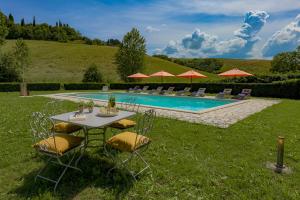 Πισίνα στο ή κοντά στο VILLA ISIDE 8, Emma Villas