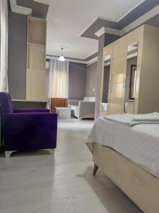 Llit o llits en una habitació de Kalmuk Apartment Hotel