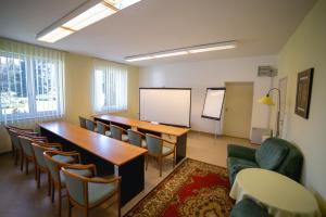 The business area and/or conference room at Hotel Ovit