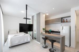 A cozinha ou cozinha compacta de Studio Espaço Moderno