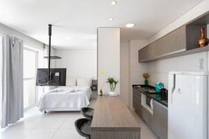 A cozinha ou cozinha compacta de Studio Espaço Moderno