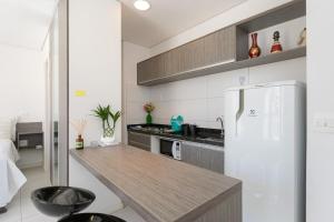 A cozinha ou cozinha compacta de Studio Espaço Moderno