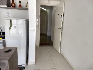 A cozinha ou cozinha compacta de Studio Espaço Moderno