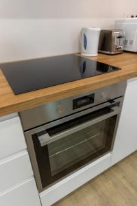 Kuchyňa alebo kuchynka v ubytovaní Haven Apartman Zamárdi By BLTN