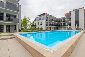 Bazén v ubytovaní Haven Apartman Zamárdi By BLTN alebo v jeho blízkosti