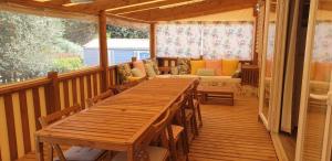 Un lugar para sentarse en Camping les Cigales - Tikayan