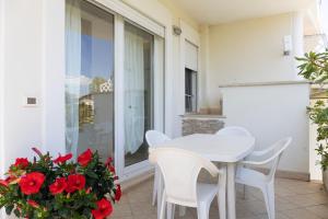 Balkón nebo terasa v ubytování Nice villa only 100m from the beach
