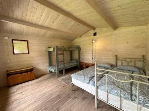 Postel nebo postele na pokoji v ubytování Kuriste camping + 4 fotografie