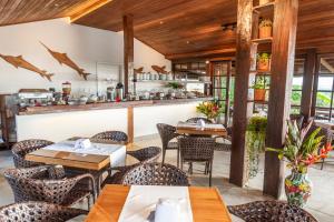 Um restaurante ou outro lugar para comer em Manacá Pousada Parque