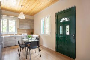 Gallery image of Billy's Luxury Apartment in Vlikhon