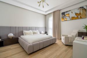 Postel nebo postele na pokoji v ubytování Yas Pearl - 2BD by SLV + 44 fotografií