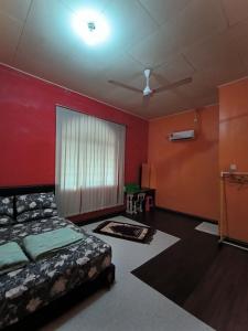 Кровать или кровати в номере Homestay sungai besar +9 фотографий