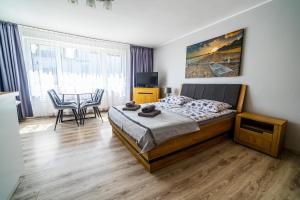 Łóżko lub łóżka w pokoju w obiekcie Niebieska Willa
