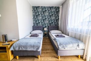 Łóżko lub łóżka w pokoju w obiekcie Niebieska Willa