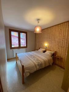 a bedroom with a large bed in a room at La faucille in Praranger