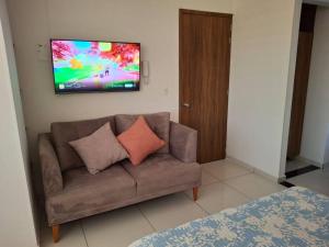 TV a/nebo společenská místnost v ubytování Apartamento en San Gil - Tipo ejecutivo- Céntrico + 8 fotografií